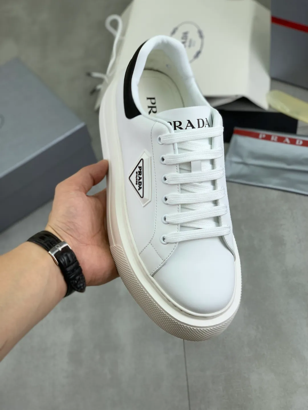 Men's shoes 💰P560💰[New style] popular models are on the official website, 🆘 Trendy brand (Prada) mainly promotes popular models, avant-garde and versatile fashion men's shoes private version mold opening, cowhide surface splicing 1:1.. Fashionable and simple, original imported cowhide lining cowhide feet; the atmosphere and personality are more fashionable, eye-catching and pursuing class. It will subvert the old idea and be a must-have for fashionistas with you! Must keep it for yourself! Tall and comfortable, large and low, high-end quality workmanship. Number of yards: 38-45 4️⃣optional.